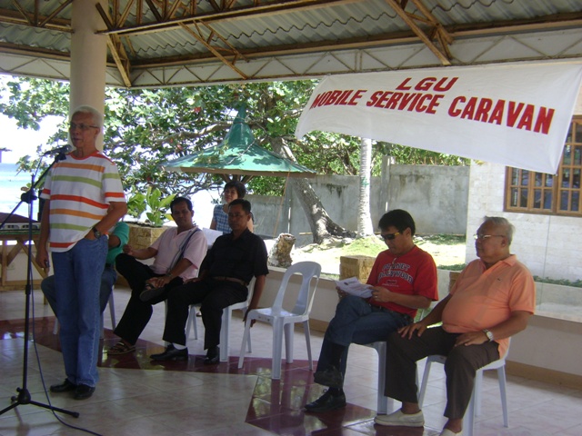 EVASCO ASSURES 100% UTILIZATION OF P15M LOAN FOR WATER. – Mayor Leoncio B. Evasco, Jr. guaranteed the people of a 100% fund utilization of the P15M loan for the waterworks system project for Punta Cruz, Guiwanon and Jandig, Maribojoc.  (Photo by Jose Cyril N. Lobrigas)