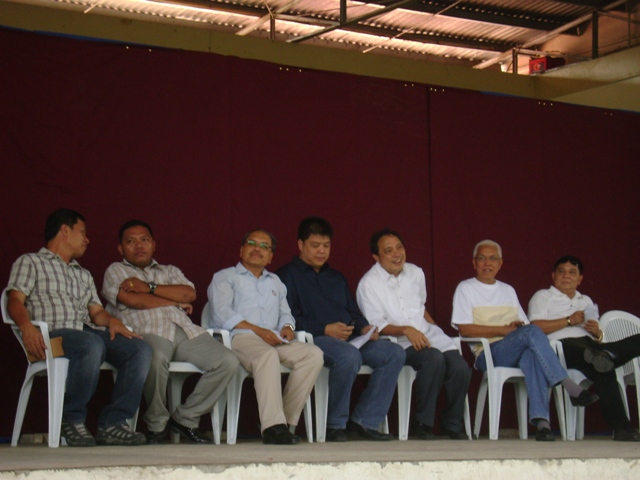 STARS project succeeds in Maribojoc.  -   Mayor Leoncio Evasco, Jr. shares the success of the project with Vice Gov. Julius Caesar Herrera, Gerry Guidaben of DOLE, Norris Oculam, BEPO head Romulo Tagaan, TESDA Bilar/Pilar Jun Clemenia and TESDA Tubigon Florencio Bitay. (Photo by Cheche Alagon)